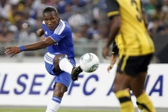 Cú sút phạt thành bàn của Drogba (Nguồn: Reuters)