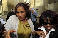 Cô Diallo trong vòng vây của báo giới (Nguồn: Getty)