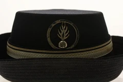 Chiếc mũ của sen đầm nữ (Nguồn: militaryheadgear.com)