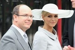 Hoàng tử Albert II và cô Charlene Wittstock dự lễ cưới Hoàng gia Anh hôm 29/4 (Nguồn: Getty) 