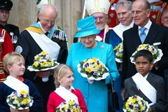 Nữ hoàng Anh Elizabeth II (giữa) và Hoàng thân Phillip (phải (Nguồn: Getty)