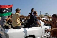 Người dân Tripoli chia vui với quân nổi dậy (Nguồn: AP)