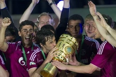 Raul lần đầu được hôn chiếc cúp quốc gia Đức (Nguồn: Getty)