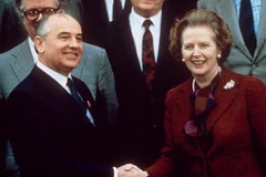Margaret Thatcher là nhà lãnh đạo phương Tây đầu tiên bắt tay nhà lãnh đạo Liên Xô Mikhail Gorbachev (Nguồn: Rex Feature)