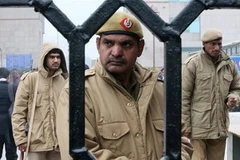 Cảnh sát kiểm soát chặt chẽ phiên tòa xử vụ hiếp dâm tập thể ở New Delhi (Nguồn: AP)