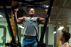 Dwayne Johnson và Mark Walhberg trong “Pain & Gain” (Nguồn: Paramount Pic.)