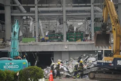 Hiện trường vụ cháy nổ nhà máy ở Bình Đông, Đài Loan, Trung Quốc, ngày 23/9. (Ảnh: AFP/TTXVN)