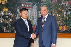Bộ trưởng Tô Lâm và ngài Khishgee Nyambaatar. (Nguồn: Báo Công an Nhân dân)