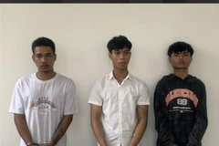 3 nghi can dùng súng cướp ngân hàng tại cơ quan cảnh sát điều tra. (Ảnh: TTXVN phát)