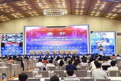 Chủ tịch Quốc hội Vương Đình Huệ phát biểu bế mạc diễn đàn. (Ảnh: Doãn Tấn/TTXVN)