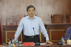 Bí thư Tỉnh ủy Bến Tre Lê Đức Thọ phát biểu tại buổi làm việc. (Ảnh: Huỳnh Phúc Hậu/TTXVN)