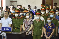 Các bị cáo tại phiên tòa ngày 2/8. (Ảnh: Xuân Tư/TTXVN)