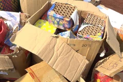 Tang vật trong một vụ bắt pháo nổ. (Ảnh: TTXVN phát)