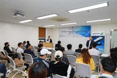 Tư vấn pháp luật cho người lao động Việt Nam đang làm việc ở khu vực thành phố Siheung (tỉnh Gyeonggi) và vùng lân cận. (Ảnh: Anh Nguyên/TTXVN)