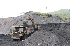 Hoạt động sản xuất than tại Công ty than Khánh Hòa - VVMI. (Ảnh: Hoàng Nguyên/TTXVN)