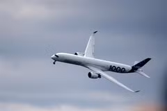 Một máy bay A350-1000 của Airbus. (Ảnh: AFP/TTXVN)