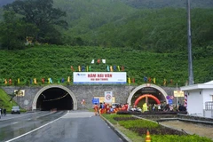 Hai ống hầm 1 và 2 tại khu vực phía Nam hầm Hải Vân. (Ảnh: Quốc Dũng/TTXVN)