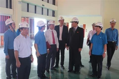 Đoàn đại biểu Tổng đồng minh chức nghiệp Triều Tiên thăm Dự án thiết chế Công đoàn tại Hà Nam. (Ảnh: Thanh Tuấn/TTXVN)