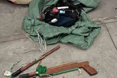 Một người tử vong nghi do trúng đạn súng bắn điện dùng để trộm chó