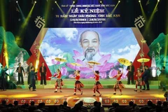 Tiết mục văn nghệ chào mừng lễ kỷ niệm. (Ảnh: Thống Nhất/TTXVN)