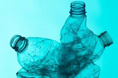 Người dân Ecuador được đổi chai nhựa tái chế lấy tiền để mua vé xe buýt. (Nguồn: AFP)