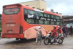 Chiếc xe khách loại 44 chỗ gây tai nạn. (Ảnh: Hồng Điệp/TTXVN)