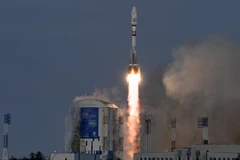 Tên lửa Soyuz-2.1b mang theo vệ tinh khí tượng Meteor-M 2-1 rời bệ phóng tại sân bay vũ trụ Vostochny, ngoại ô Uglegorsk, Nga. (Nguồn: AFP/TTXVN)