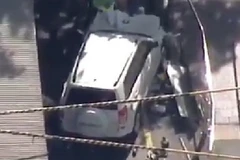 Chiếc xe lao vào người đi bộ ở Melbourne, Australia ngày 21/12. (Nguồn: The Australian/TTXVN)