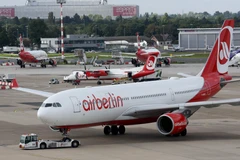 Máy bay của Air Berlin tại sân bay Duesseldorf, Tây Đức. (Nguồn: AFP/TTXVN)
