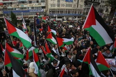 Người dân Palestine biểu tình tại Nablus, khu Bờ Tây. (Nguồn: THX/TTXVN)