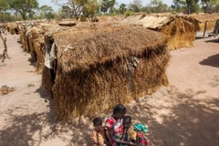 Người dân tại một trại tị nạn ở Aweil, Nam Sudan. (Nguồn: AFP/TTXVN)