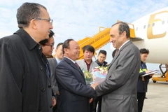 Ông Giàng A Chu, Phó Chủ tịch Hội đồng Dân tộc của Quốc hội, Chủ tịch Nhóm Nghị sỹ Hữu nghị Việt Nam-Maroc đón Chủ tịch Hạ viện và Phu nhân Sân bay Quốc tế Nội Bài. (Ảnh: Doãn Tấn/TTXVN)