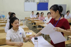 Thí sinh dự thi vào lớp 10 tại Hà Nội. (Ảnh: Thanh Tùng/TTXVN)
