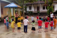 Cô Thắm mong một tương lai tươi sáng cho các học trò . (Ảnh: PV/Vietnam+)