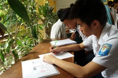 Thí sinh làm hồ sơ xét tuyển vào Đại học Bách khoa Hà Nội. (Ảnh: PM/Vietnam+)