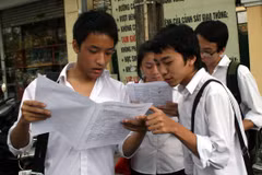 Thí sinh tham dự kỳ thi Trung học phổ thông quốc gia. (Ảnh: Minh Sơn/Vietnam+)