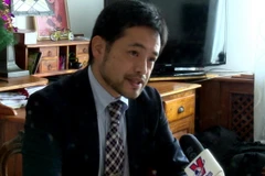 Tiến sỹ Takashi Hosoda trả lời phỏng vấn. (Ảnh: Trần Quang Vinh/Vietnam+)