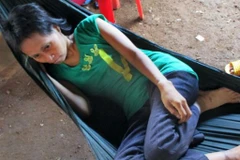'Người phụ nữ rừng rậm' được gia đình Campuchia nhận nuôi từ năm 2007. (Nguồn: AFP)