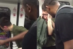 Kẻ ăn trộm bị tát liên tiếp. (Nguồn: Shanghaiist.com)