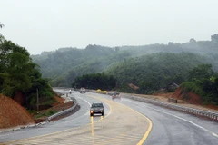 Một đoạn đường cao tốc Hà Nội-Lào Cai. (Ảnh: Huy Hùng/TTXVN)