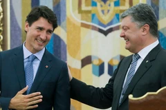Thủ tướng Canada Justin Trudeau và Tổng thống Ukraine Petro Poroshenko. (Nguồn: AP)