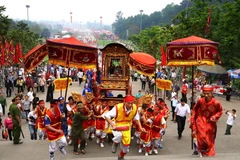 Đoàn rước kiệu thị trấn Hùng Sơn, huyện Lâm Thao. (Ảnh: Trung Kiên/TTXVN)
