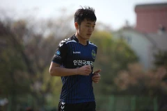 Xuân Trường lần đầu ra sân trong màu áo Incheon United. (Nguồn: Incheon United FC)