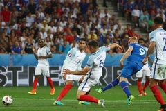 Kolbeinn Sigthorsson (áo xanh) ghi bàn thắng lịch sử cho Iceland. (Nguồn: Getty Images)