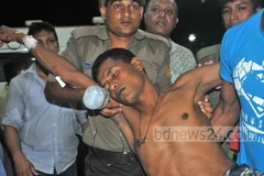 Nhiều người ngất xỉu và phải nhập viện. (Nguồn: bdnews24.com)