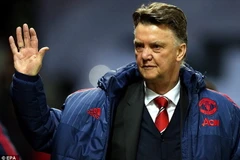 Louis van Gaal hân hoan sau chiến thắng của Manchester United. (Nguồn: EPA)