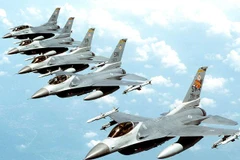 Hơn 15 máy bay F-16 Fighter Falcon của Không quân Mỹ được triển khai ở Vịnh Souda. (Nguồn: Reuters)