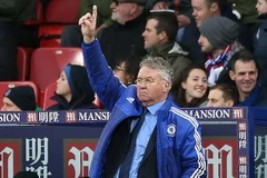 HLV Guus Hiddink có chiến thắng đầu tay. (Nguồn: DM)