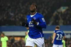 Lukaku mang chiến thắng về cho Everton. (Nguồn: mirror)