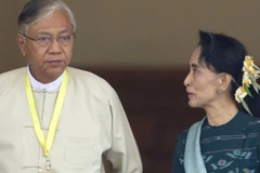 Tổng thống đắc cử U Htin Kyaw và bà Aung San Suu Kyi. (Nguồn: AP)